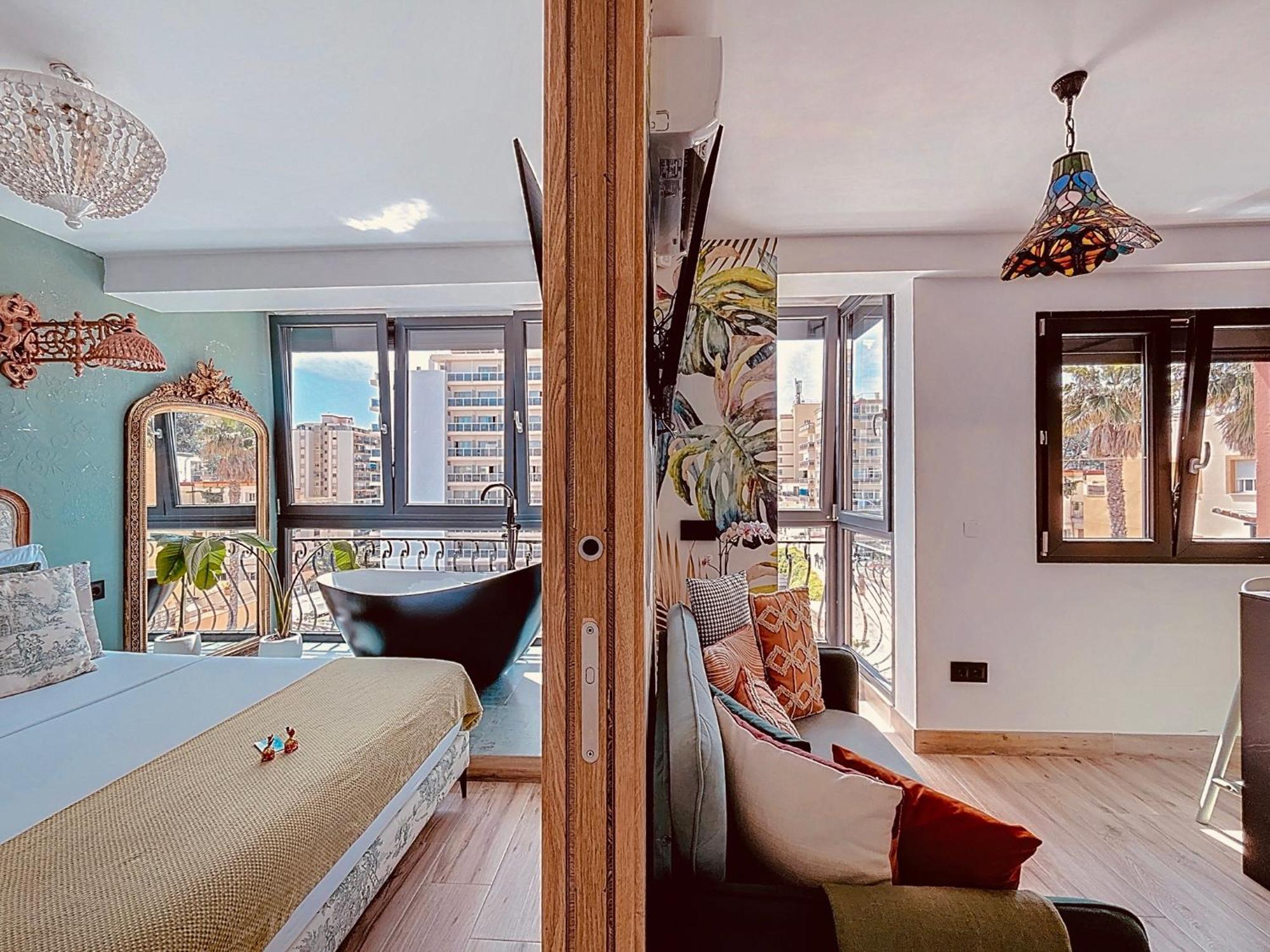 Alhambra Deco Homtels Apartment ตอร์เรโมลิโนส ภายนอก รูปภาพ